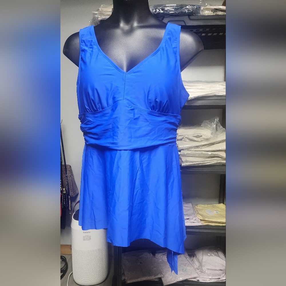 NWOT Blue Pleated Plus Size Swim Top With Sweetheart Neckline W/O Bottoms